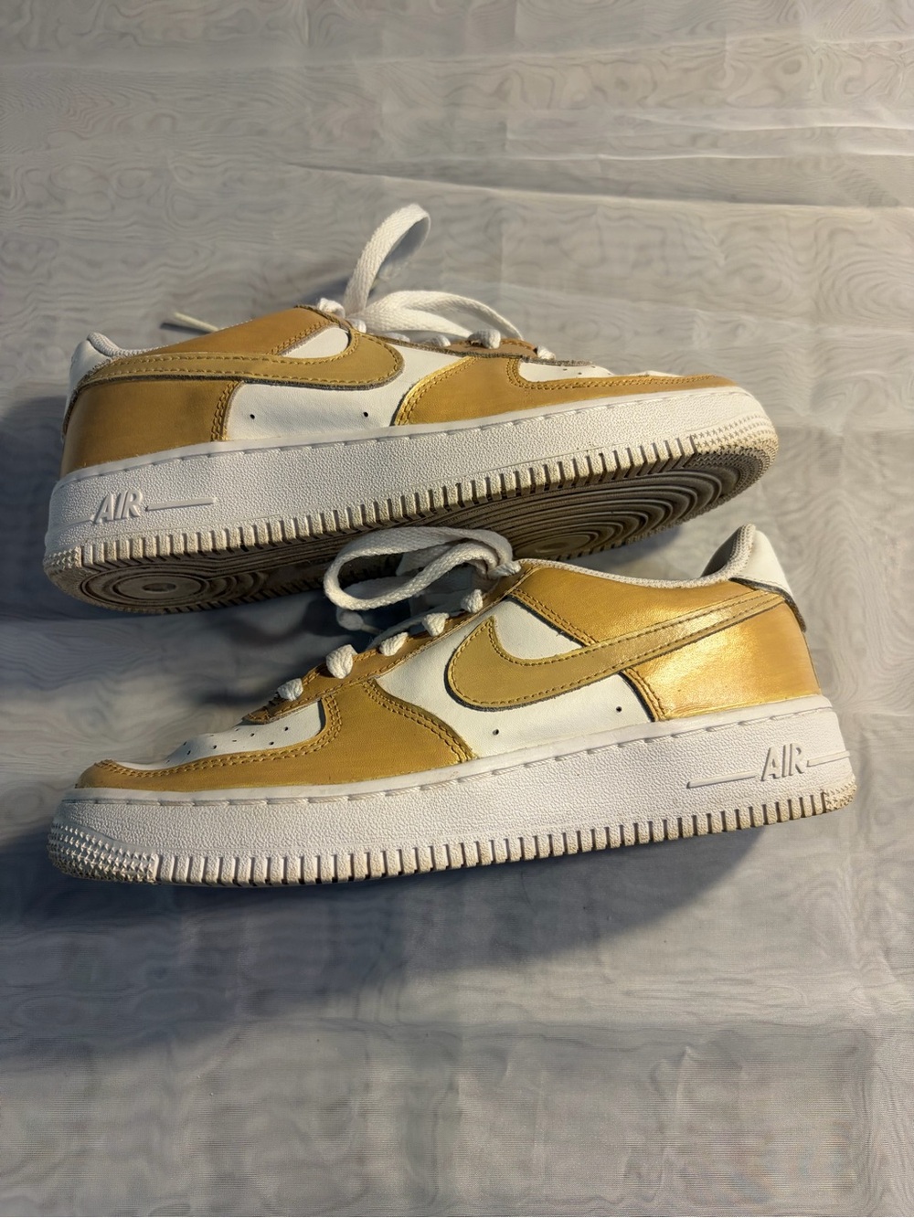Nike Kids White and Gold Low-Top Sneakers - Youth